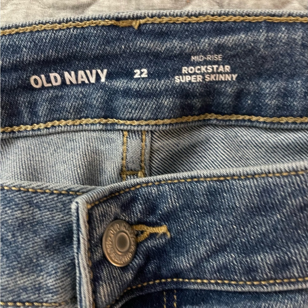 Old Navy Rockstar Super Skinny Jeans - Picture 2 of 2